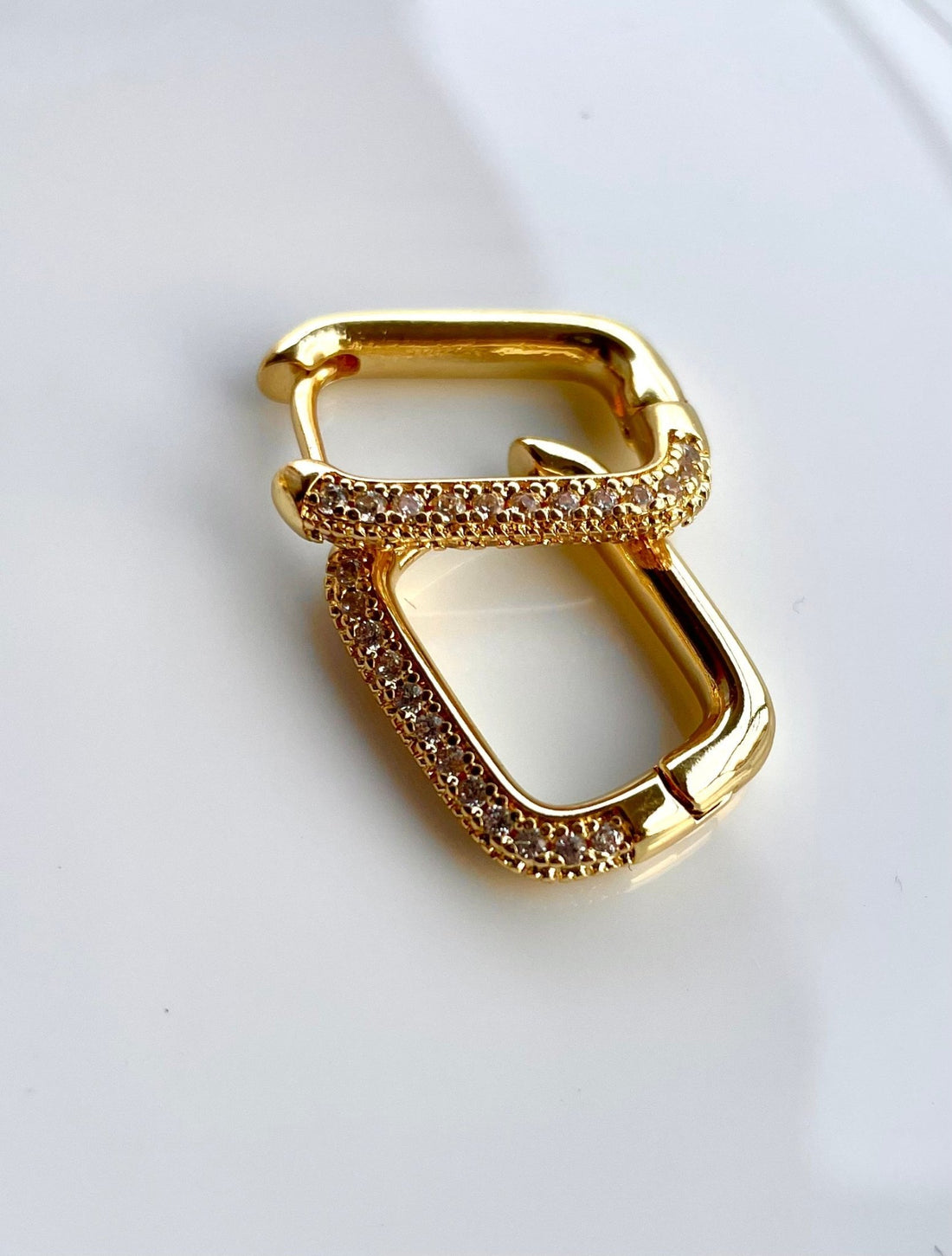 Durable, Hypoallergenic Gold Earrings: The Perfect Choice for Style and Comfort - SASSYNESS