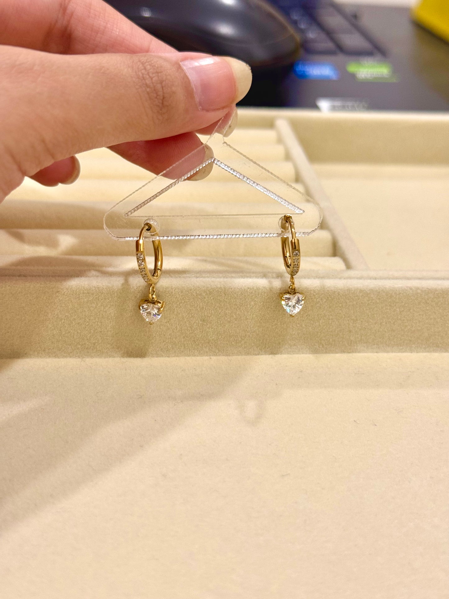 Nora heart dangling Earrings