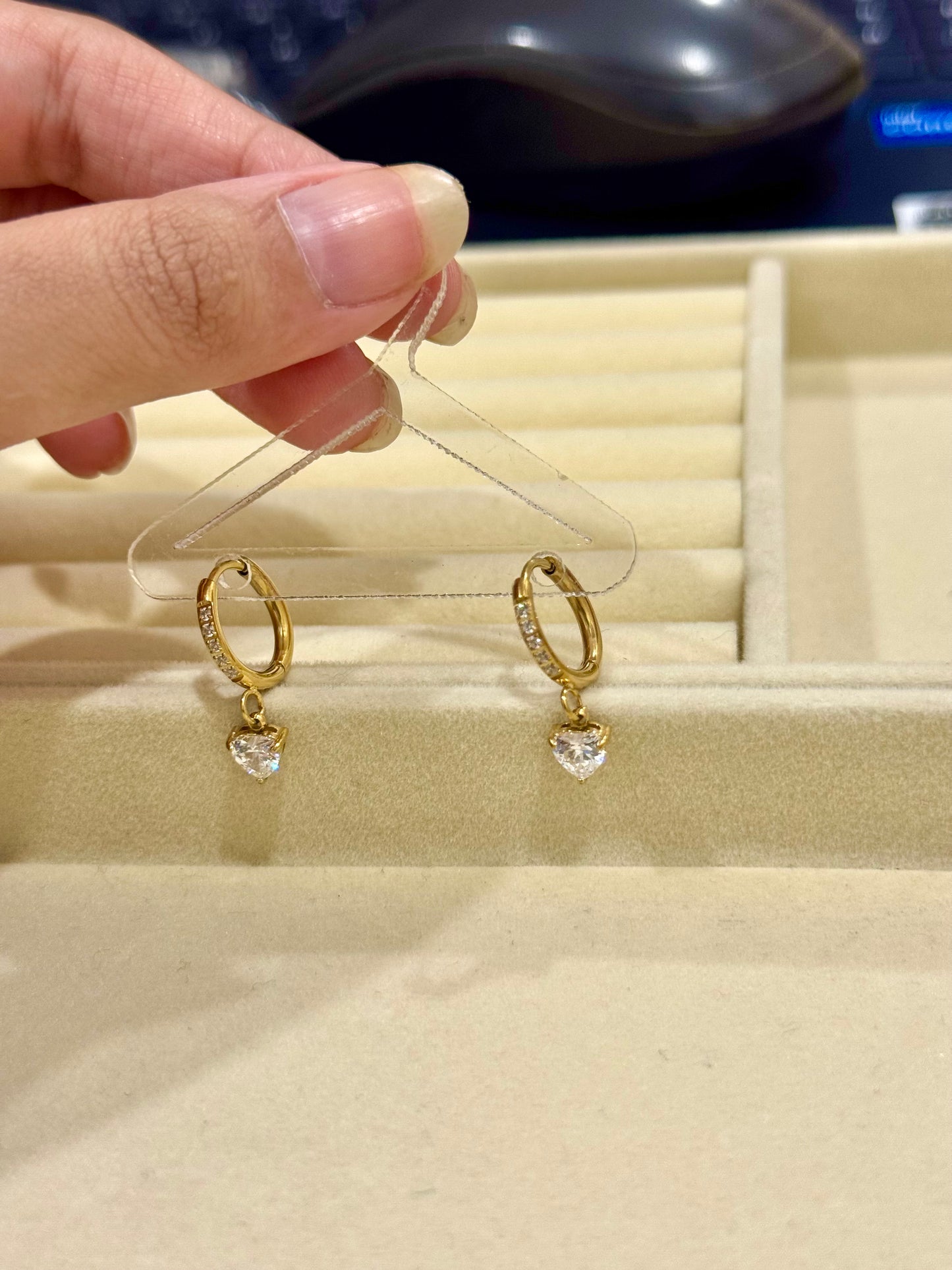 Nora heart dangling Earrings