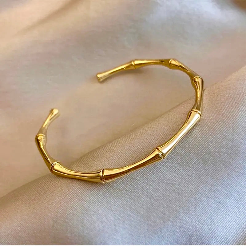 Lilly bracelet Tarnish Proof 18k