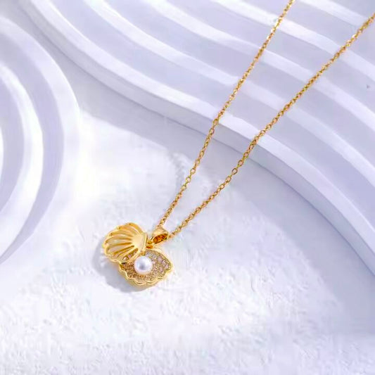 Shell Pearl Necklace 18k Gold