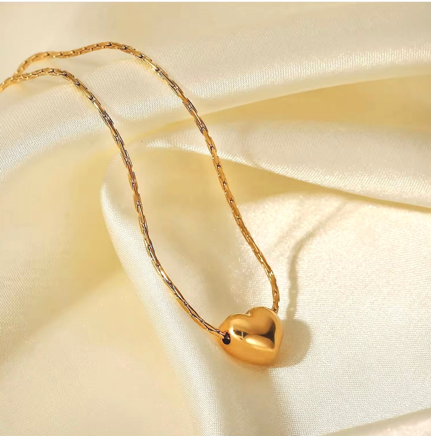 Tiny heart Necklace 18k Gold Anti Tarnish