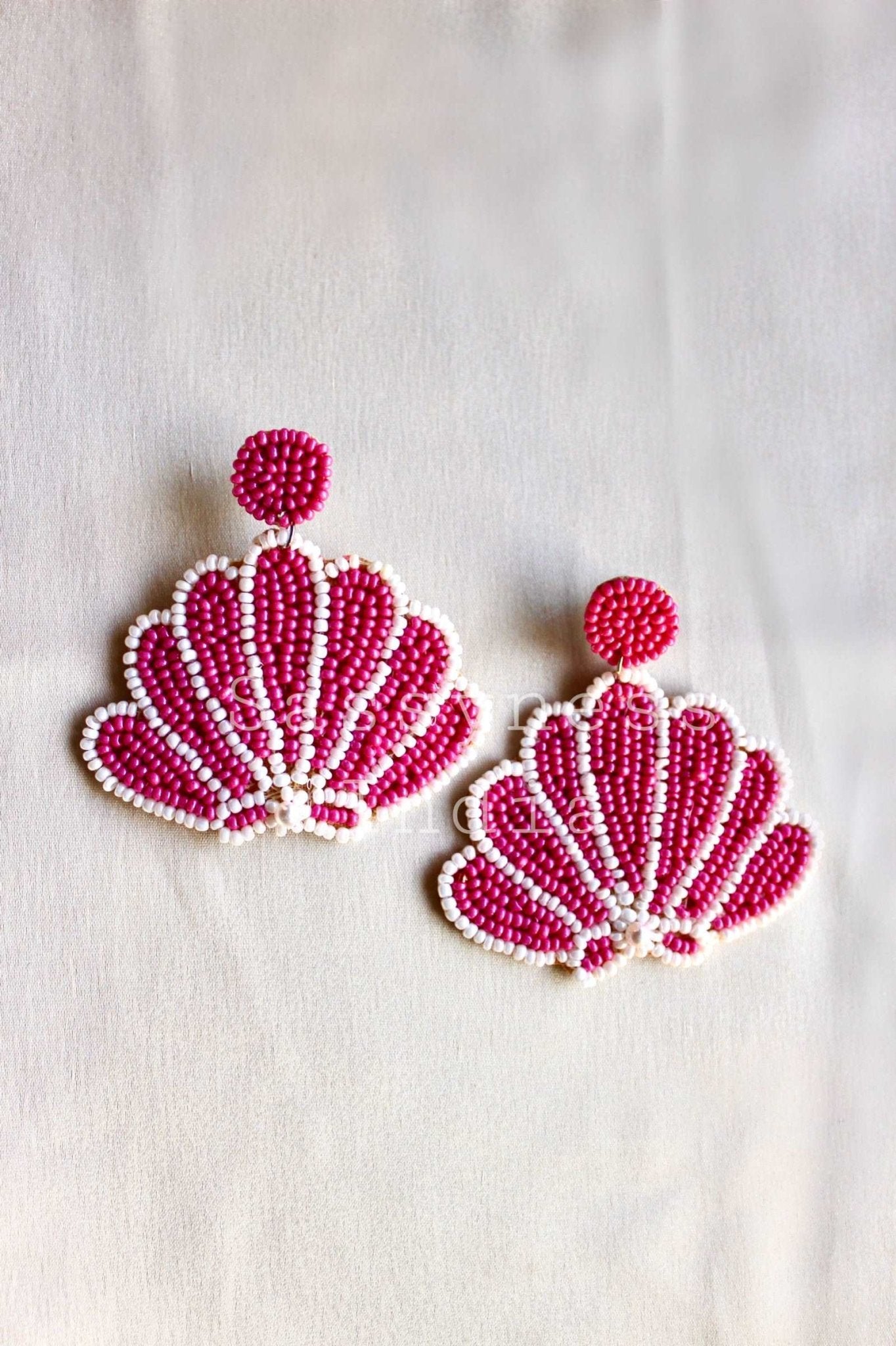 Daisy pink floral beaded handmade earrings - SASSYNESS